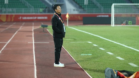 HLV Hoàng Anh Tuấn: 'Xin giới truyền thông hãy tiết chế lời khen với các cầu thủ trẻ'